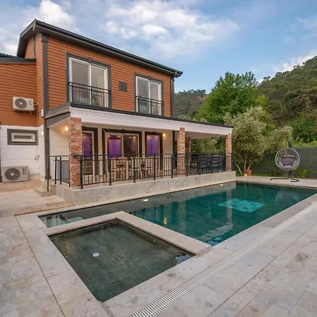 Breathtaking Duplex Close To Inlice With Private Pool And Backyard In Fethiye וילה *