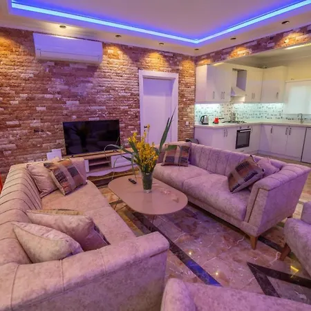 Breathtaking Duplex Close To Inlice With Private Pool And Backyard In Fethiye וילה *